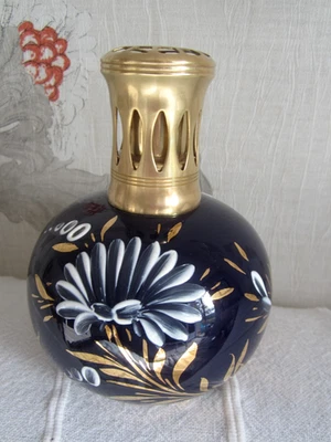 Ancienne LAMPE BERGER porcelaine BLEU de SEVRES 1962 peinte de fleurs émaillées - Photo 1/4