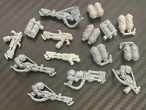 warhammer 40k - assorted imperial guard flamers + tank accessories, used. (2) - Foto 1 di 1