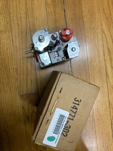 NEW Bryant Carrier EF33CZ256 2 Stage LP Propane COMB GAS VALVE - Picture 1 of 8