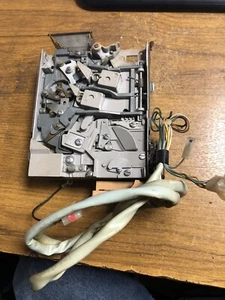 ROCKOLA MÜNZMECHANISMUS MIT CRADEL AUS DEN USA AUF GROBEN UND VIERTELN MIT BLEI - Bild 1 von 8