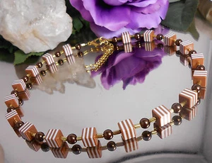 Würfel Collier Kette Resin Harz und Glas Perlen in Braun Weiss Gold - Bild 1 von 5