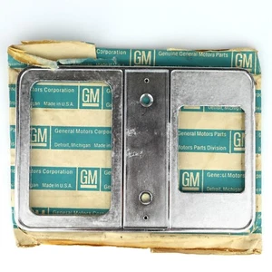 Bisel de bandeja de cenizas Corvette 1956-1962 3728940 nuevo de lote antiguo - Imagen 1 de 7