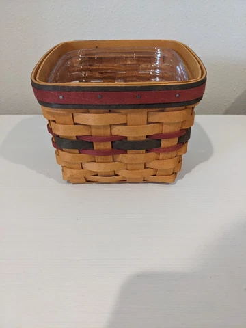 Longaberger 1998 Small Basket w/ Liner In great condition Cover