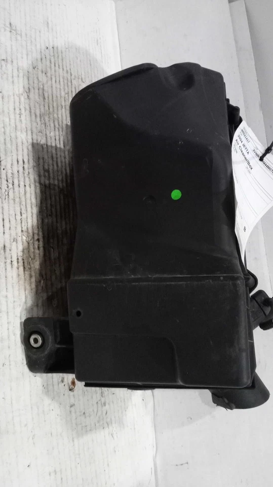 2004 Volkswagen Jetta Air Cleaner Assembly OEM 1J0129607AC Used 2.0L Foto 1 de 4