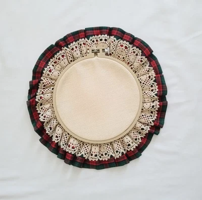 VTG The Needle Crafter Round Embroidery Hoop Aida Christmas Plaid Fabric Lace  - Image 1 of 3
