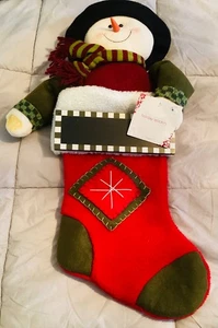 Medias de Navidad muñeco de nieve 2006 con etiqueta con nombre de pizarra/decoración de felpa roja y verde - Imagen 1 de 4