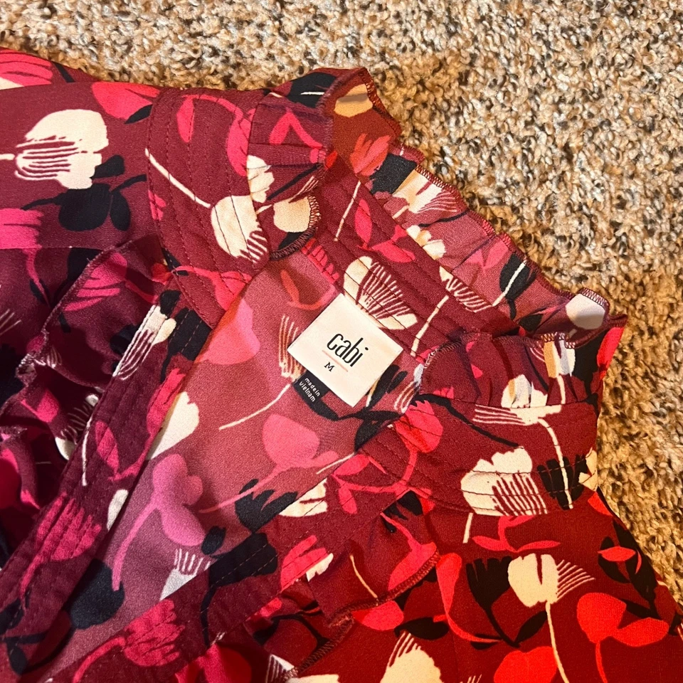 Blusa Top Cabi Floral Volantes Manga Larga Cintura Calada Roja Blanca Negra M Foto 1 de 4