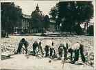 Paris, rfection des pavs devant le Grand Palais Vintage silver print Tirage 