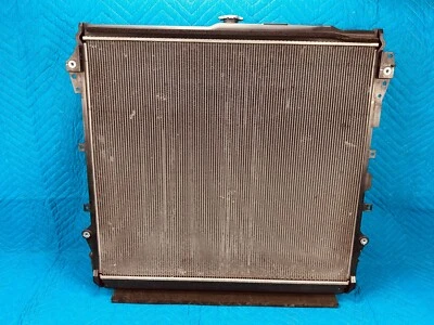 Radiador de refrigeración del motor Toyota Tundra 4,6 L 5,7 L 2014-2021 OEM Foto 1 de 4