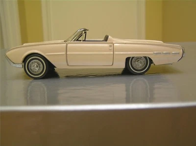 Franklin Mint Ford Thunderbird convertible 1/43 scale near mint - Image 1 of 4