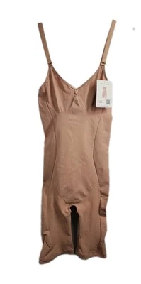 Body modelador sin costuras de cobertura completa beige grande de una pieza Leonisa para mujer Foto 1 de 4