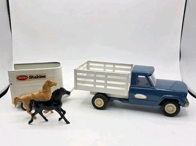 Vintage Metal Tonka Jeep Livestock Cattle Truck & Stables Horse Trailer 1960 Toy - Image 1 of 4