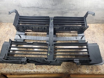 Parachoques delantero radiador obturador de aire activo OEM Lincoln MKS 2013-2016 Foto 1 de 4