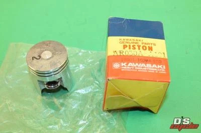 НОВЫЙ ИЗ СТАРЫХ ЗАПАСОВ KAWASAKI 1982 AR50 AR50A СТАНДАРТНЫЙ ПОРШЕНЬ 13001-1074 - Изображение 1 из 4