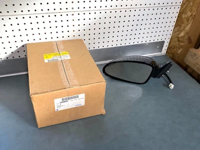 Espejo retrovisor lateral del conductor negro GM OEM NOS 10448591 2000-2004 Chevrolet Monte Carlo Foto 1 de 4