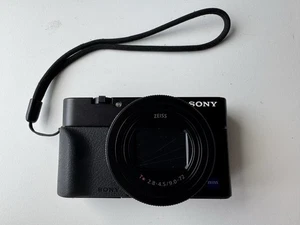Sony Cyber-shot RX100VI 20.1MP DSC-RX100M6 Digitalkamera Schwarz - Bild 1 von 6
