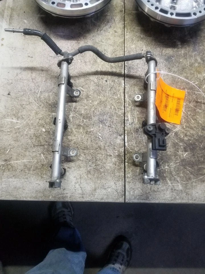 Carril inyector de combustible Ford Explorer Mercury Mountaineer 06-10 4L2E-9D280-AB Foto 1 de 4