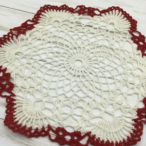 Rot und weiß überbackene handgehäkelte Deckchen 10" #R2 - Bild 1 von 5