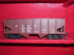 ACCURAIL #2501  Santa Fe 55 Ton 2-Bay Hopper Car #180379 Weathered H.O. 1/87 - Picture 1 of 1