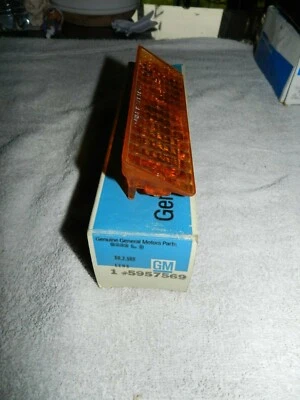 NOS 1966 CHEVROLET CAPRICE, IMPALA, BELAIR GUIDE TURN SIGNAL LENS-PART 5957569 - Image 1 of 4