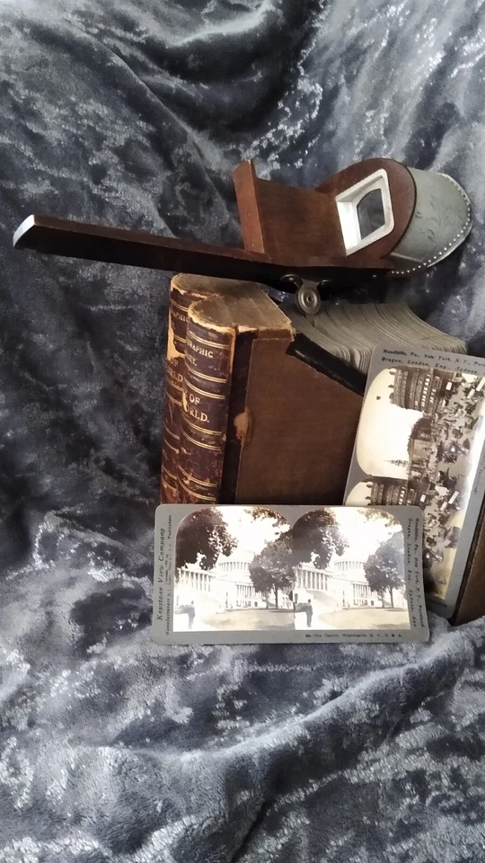 Stereographic viewer with 72 slides - Keystone View Company, Meadville, PA. - Image 1 of 1
