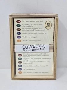 Cowgirls Cavalca le tracce della verità gioco di carte - scatola aperta, mai giocata - Foto 1 di 9