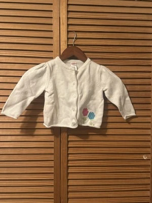 Cardigã Gymboree Little Girls branco vintage flor abotoada novo sem etiquetas; 12 a 18 meses - Imagem 1 de 4