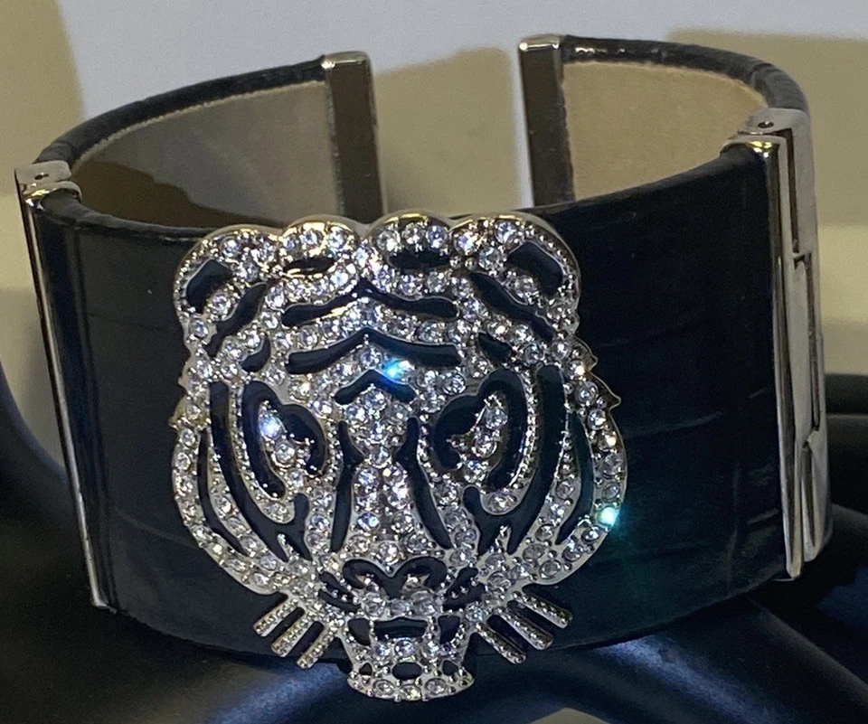 Bracelete articulado couro preto genuíno preto esmalte cabeça de tigre declaração - Imagem 1 de 4