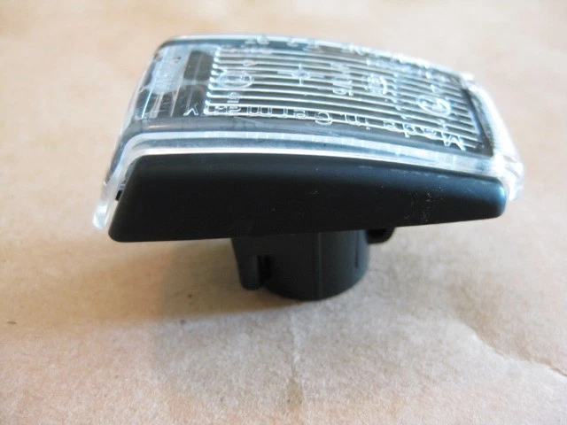 Luz de señalización lateral delantera Volvo C70, S40 y V40 (Hella) se adapta a los modelos 1998 a 2006 Foto 1 de 4