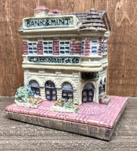 Banco Liberty Falls Clark Dubois de colección y pueblo miniatura de resina como nuevo 1992 AH12 - Imagen 1 de 7