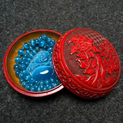 Joyero de laca estampado rojo con collar de piedra ojo de gato en el interior Foto 1 de 4