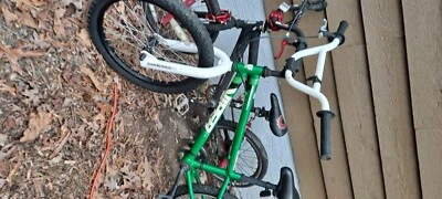 bicicletas verde para 75 usd negro para 50 usf  Foto 1 de 3