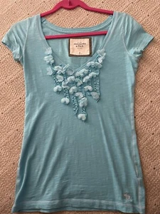 Abercrombie & Fitch Embellished T-Shirt XS Turquoise Soft EUC - Picture 1 of 4