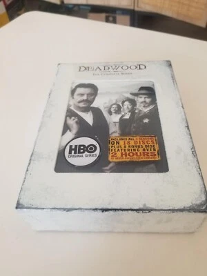Deadwood: The Complete HBO Series (DVD Box Set, 2008, 19 discos Set) Nuevo Foto 1 de 4