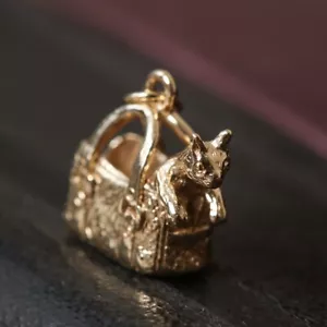 Pre-Owned Vintage 1977 9ct Yellow Gold Cat In Bag Charm 9ct gold For Her - Picture 1 of 3