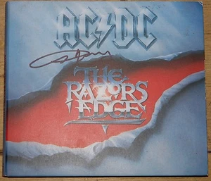 AC/DC ~ RAZORS EDGE ~ ANGUS YOUNG HANDSIGNIERTES CD ALBUM UACC REGISTRIERTER HÄNDLER - Bild 1 von 3