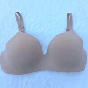 Reggiseno Victoria's Secret 36DD T shirt leggermente foderato senza fili beige nudo morbido usato in ottime condizioni - Foto 1 di 4