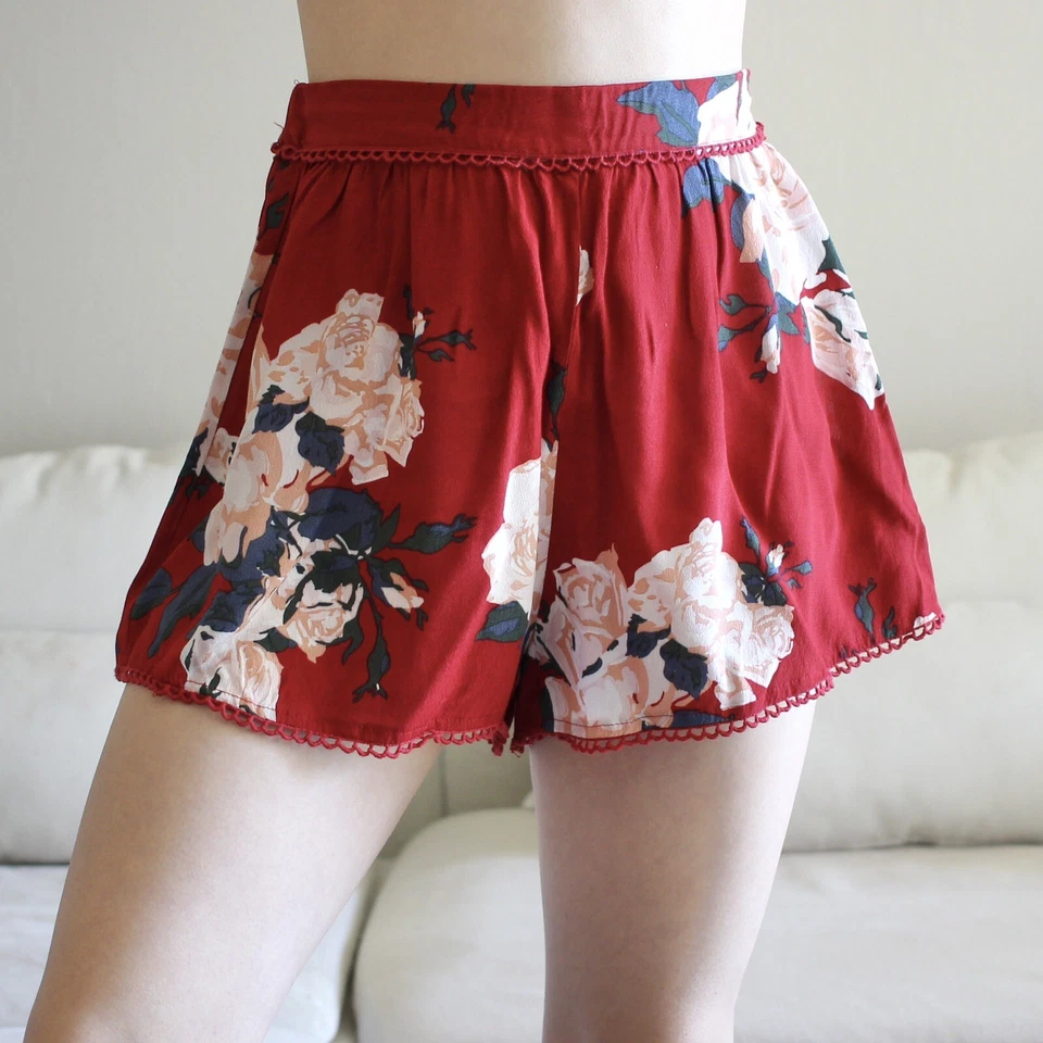 Tobi High Rise Shorts Size Small Floral Red Pull On Cottagecore Boho Romantic - Image 1 of 4