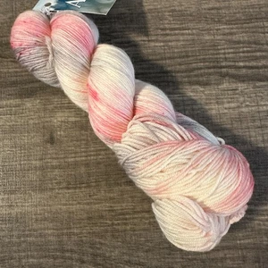 Arcane Fiber Works - Fingergewicht - zarte Tropfen - Bild 1 von 4