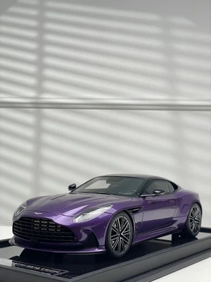 Aston Martin DB12 Coupe (Purple) [Motorhelix] 1/18 scale — 第 1/4 张图片