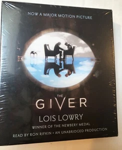The Giver by Lois Lowry (English) Compact Disc Book~New in Pkg - Foto 1 di 2