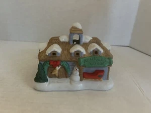 Vintage Avon Santa Town Reindeer Lodge Lighted Ceramic House 5in.Lx4 1/2in.T NW - Picture 1 of 6