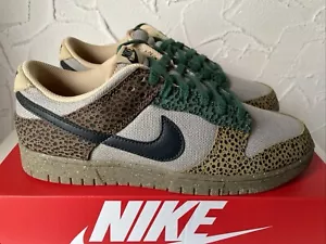 Nike Dunk Low Safari Golden Moss EU42.5 - Foto 1 di 7