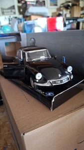 Citroen  DS Prefecture,  1 : 18. schwarz, Fa. Solido  - Bild 1 von 5