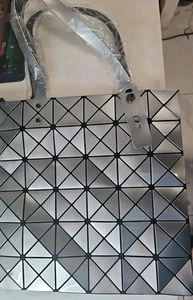 Prism Tasche Reflektierend Silber Neu mit Etikett. - Bild 1 von 8