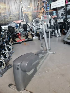 Life Fitness  95xi Silverline Elliptical Cross Trainer Commercial Gym Equipment  - Picture 1 of 24