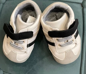 MYRL Mayoral Neugeborene Turnschuhe Krippe Schuhe Baby Junge Größe 17/0-4 Monate - Bild 1 von 5