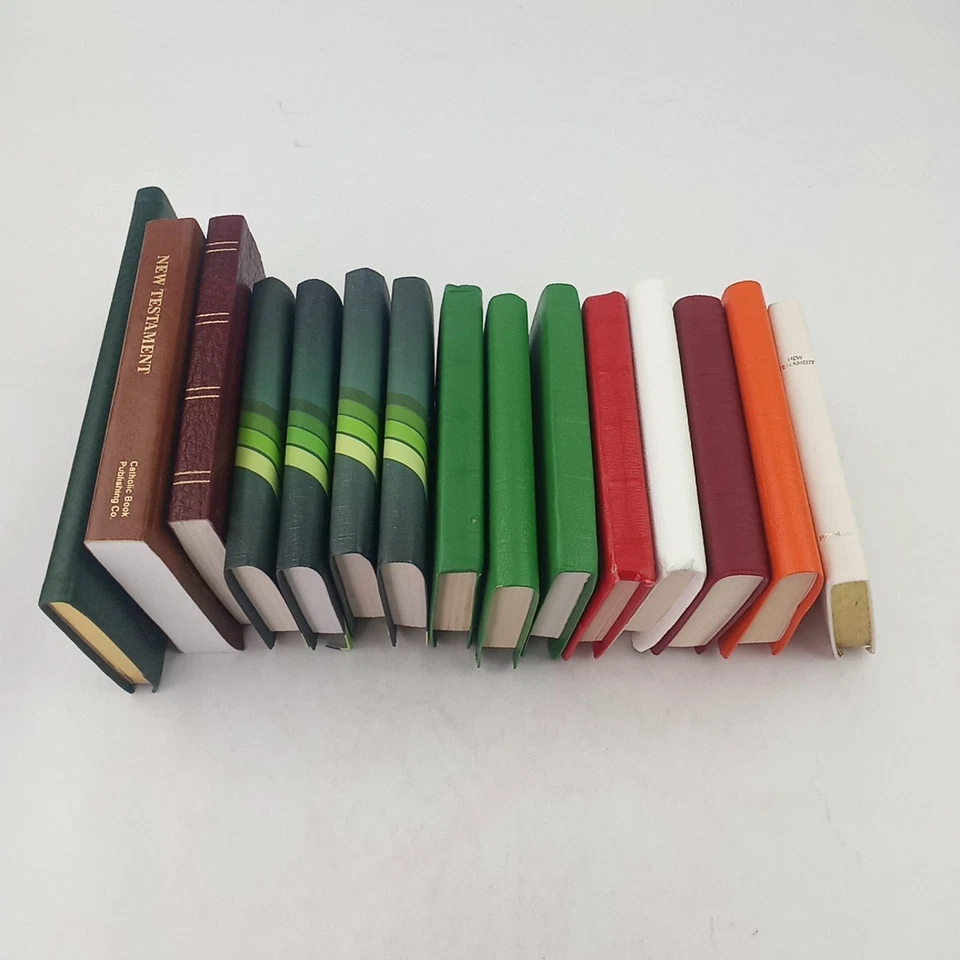 Lot of 15 Gideon New Testament Pocket Bible lot - Psalms Proverbs - mini bibles - Image 1 of 4