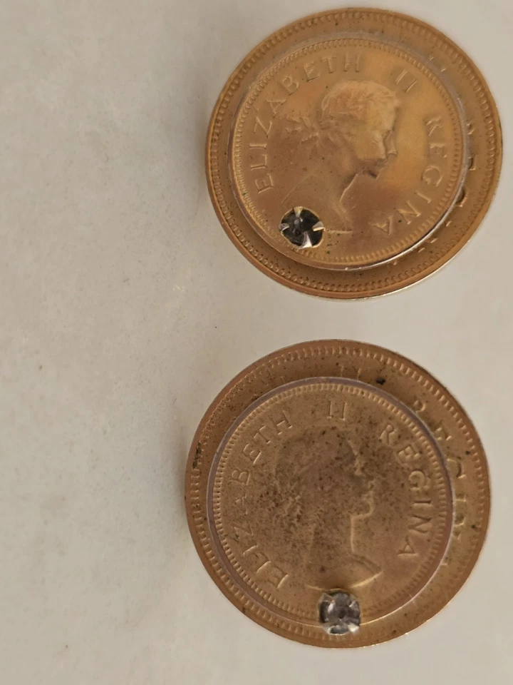 English Queen Elizabeth Regina Cufflinks South Africa 1957 (Missing One Stone) - Image 1 of 2