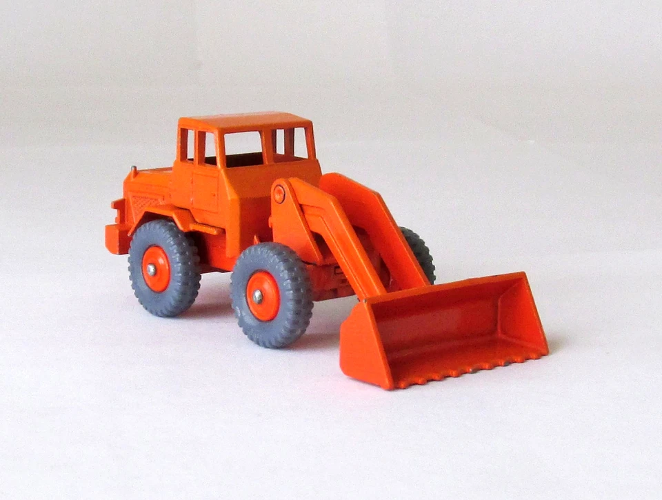 Винтажная лопата для трактора Lesney Matchbox No69 Hatra ОРАНЖЕВАЯ СТУПИЦА СЕРОЕ КОЛЕСО XLNT 1965 - Изображение 1 из 4